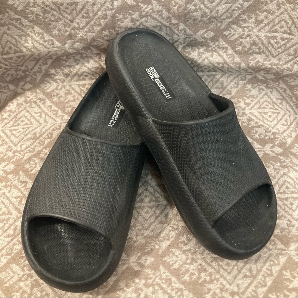 32 DEGREES Sz M or 7.5-8.5 Cloud Slip-On Waterproof Comfort Lightweight Slide